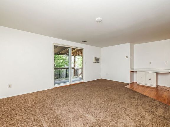 4th image of 3611-3625 Charlotte Dr #3623