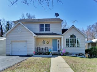 81 Terrace Ave, Rochelle Park, NJ 07662