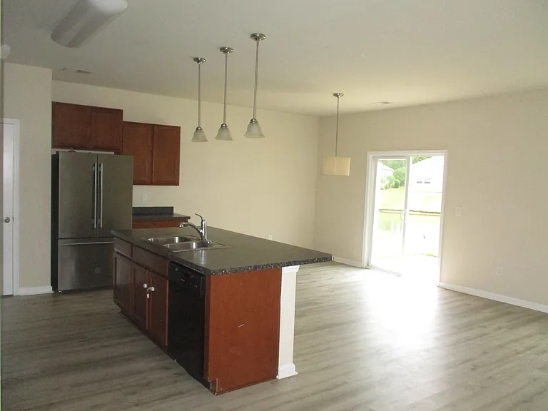812 Hayes Point Cir — Photo 4
