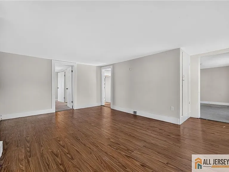 9 Hahn St — Photo 13
