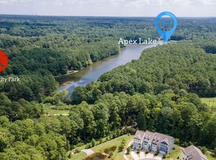 711 Edgewater Ridge Ct, Apex, NC 27523