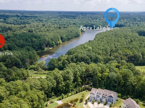 711 Edgewater Ridge Ct, Apex, NC 27523
