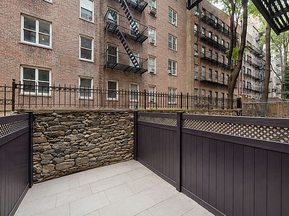 4th image of 424 E 73rd St APT 1re