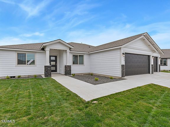 2nd image of 1616 Castlewood Ct Lot 305