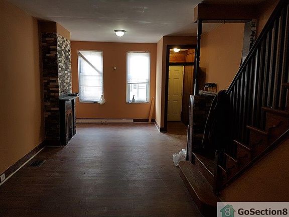 2nd image of 2057 E Monmouth St