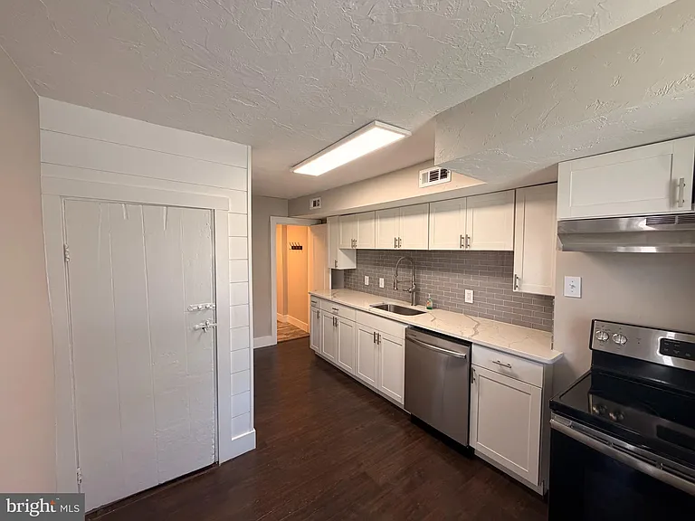 15 W Frederick St #A — Photo 3