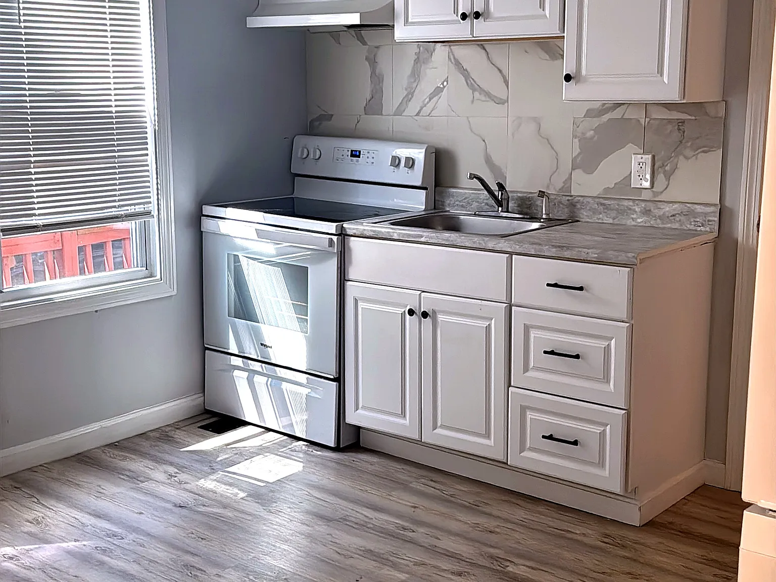 2 bed, 800 sqft, $2,200 — Photo 3