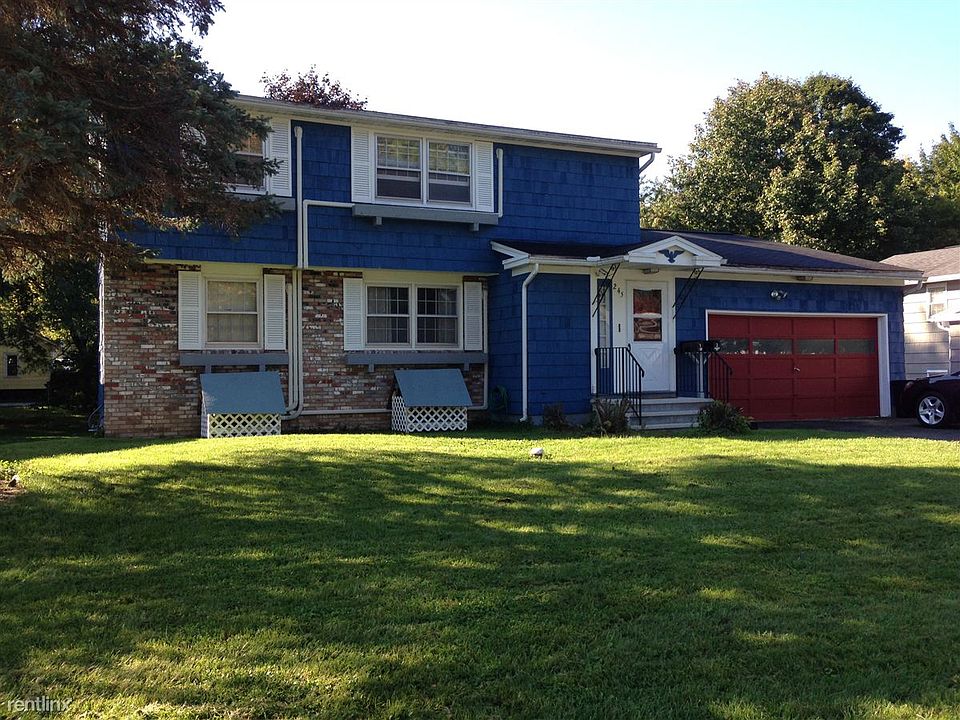 upstairs apartment, garage, basement, washer & dryer, air co