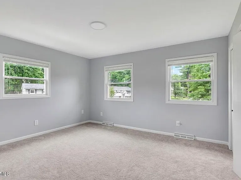 8 Woodland Dr — Photo 18