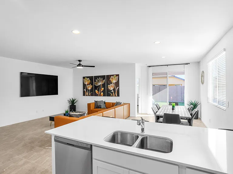15557 W Kendall St — Photo 11