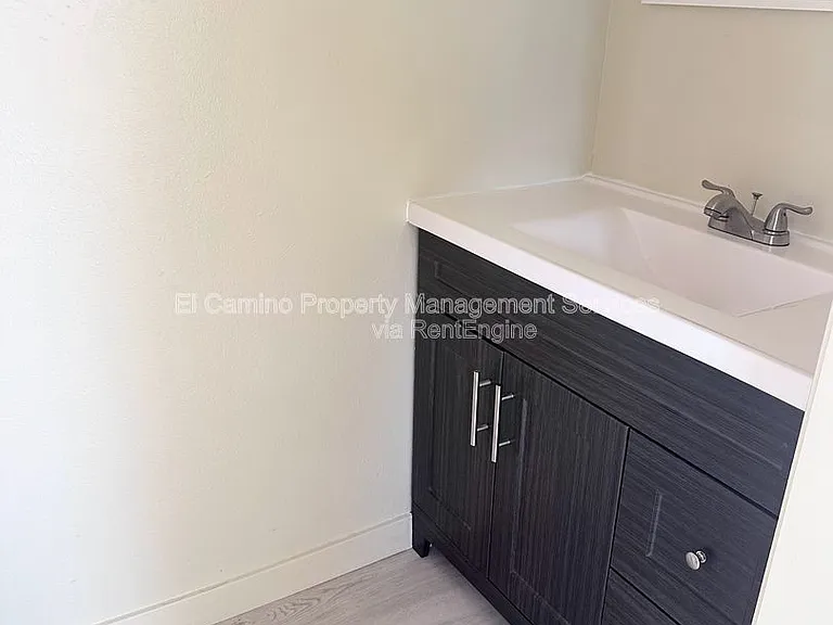 11140 Duncan Ave #A — Photo 7