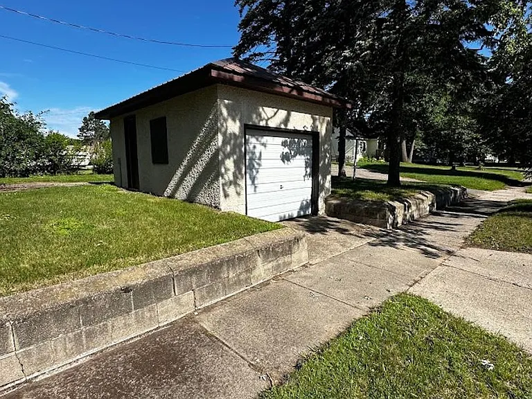 625 Iowa Ave NE — Photo 15