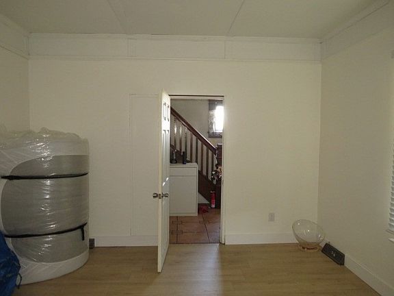 4th image of 219 Lookout Ave