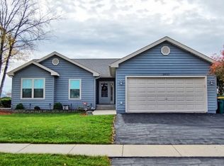 2450 Glen Cir W, Sycamore, IL 60178