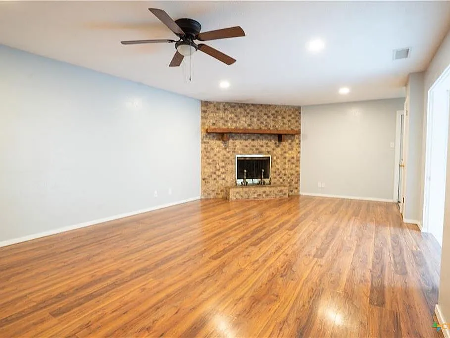1207 Wales Drive — Photo 4