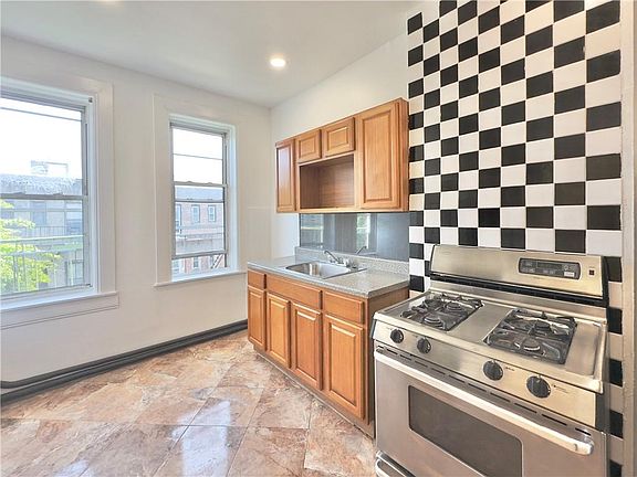 3rd image of 1708 Linden St