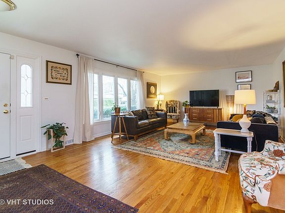 2nd image of 1105 E Park St