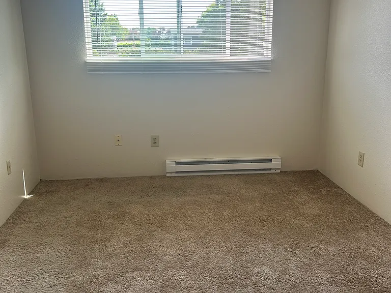 380 SW Tunison Ave #2-4 — Photo 13