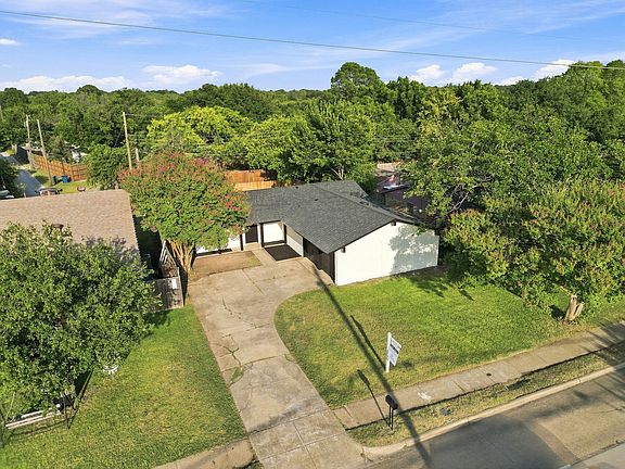 3rd image of 2736 N Saint Augustine Dr