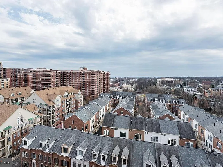 2400 Clarendon Blvd #Penthouse 11 — Photo 9