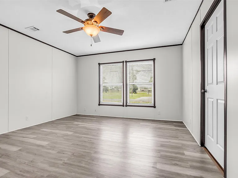 15158 Schank Rd — Photo 10
