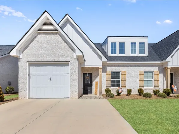 525 Cloverdale Dr, Auburn, AL 36830