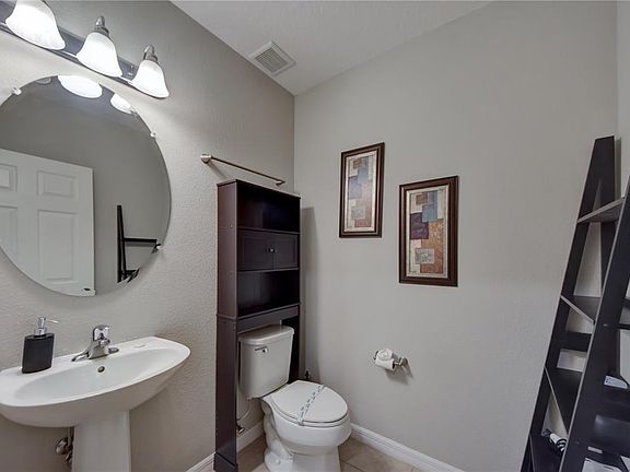 5th image of 804 Montgomery Way