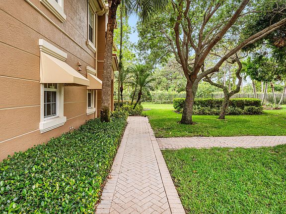 3rd image of 4891 Bonsai Cir APT 101