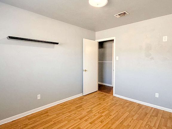 4th image of 604 Mesquite Ave