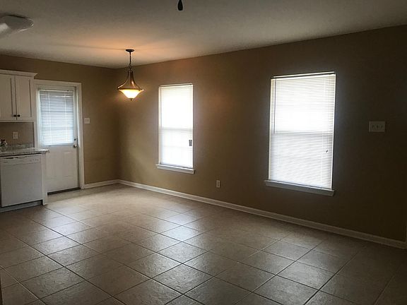 3rd image of 305 Gloria St