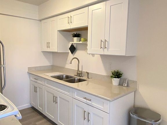 3rd image of 335 Cedar Ave Unit 407