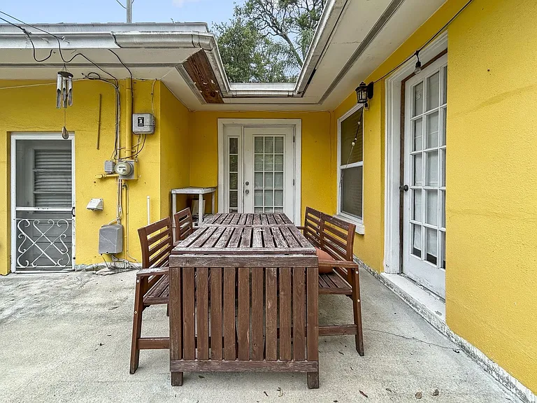 1021 Iroquois St — Photo 16