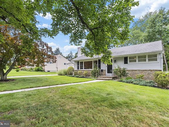 2nd image of 133 Villanova Dr