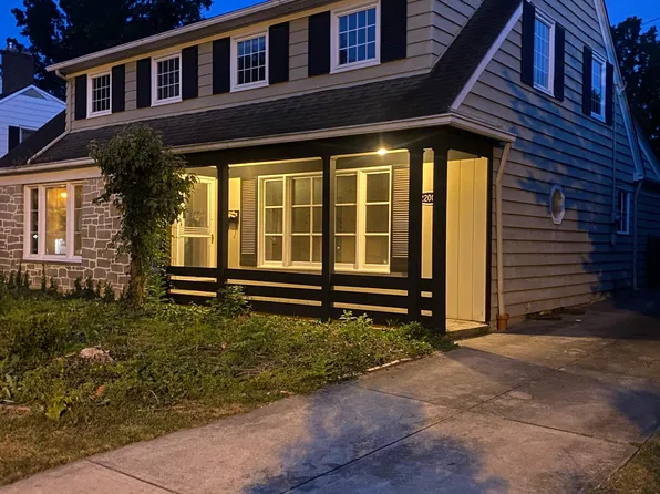 22000 Fairmount Blvd, Shaker Heights, OH 44118