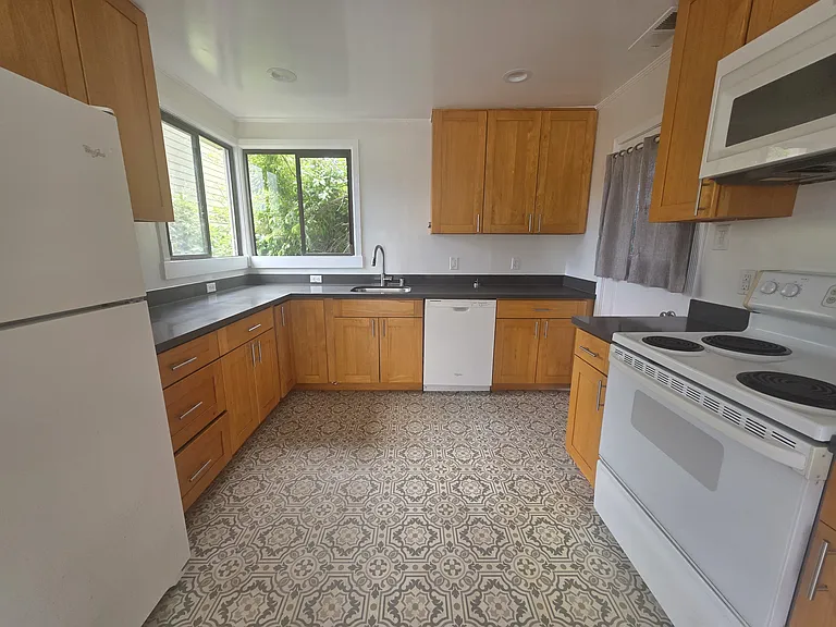 616 Miramontes St — Photo 5