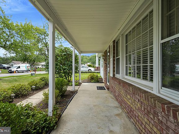 5th image of 4208 Mellwood Ln