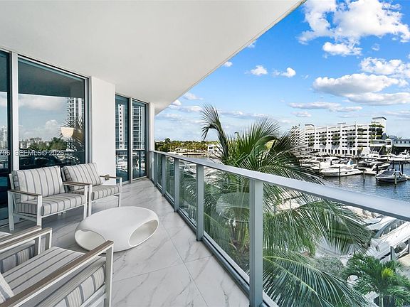 3rd image of 17111 Biscayne Blvd #307