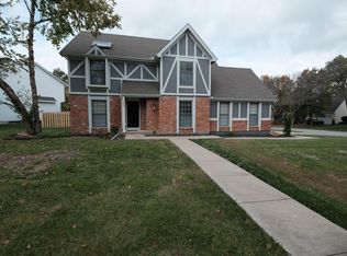 9427 Tomashaw Ln, Lenexa, KS 66219