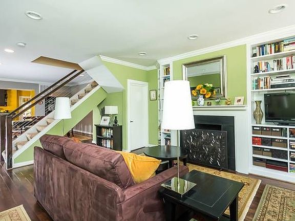 Living Rm-hardwood floors