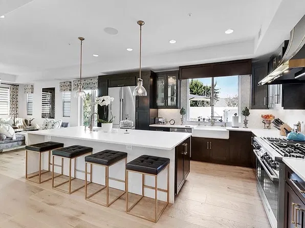 273 Mesa Dr #B, Costa Mesa, CA 92627