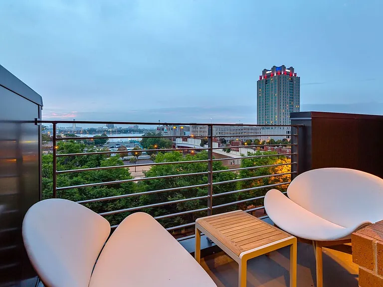 147 S Hancock St — Photo 31