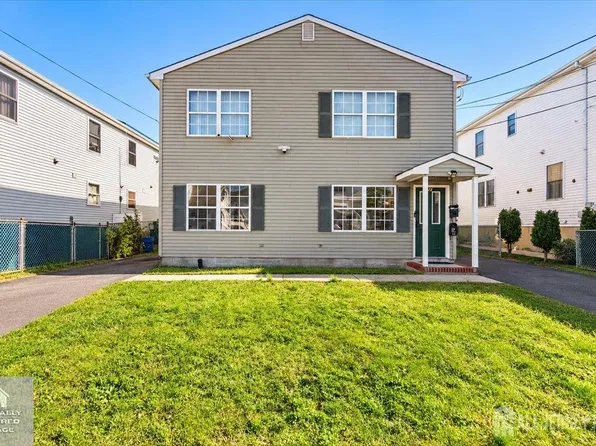 32 McKinley Ave, Carteret, NJ 07008