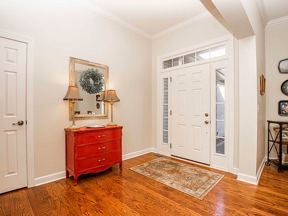3rd image of 207 Osage Dr
