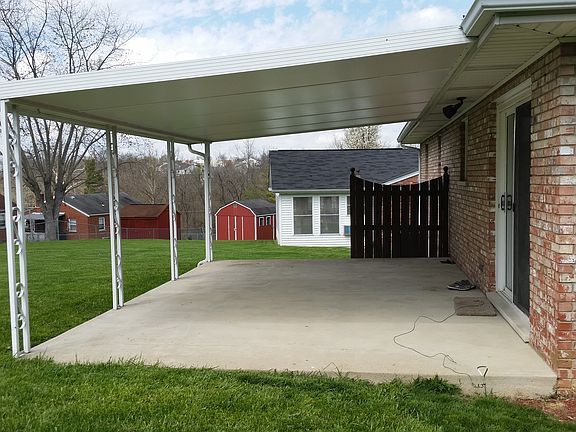 3rd image of 47 Jackson Dell Ct