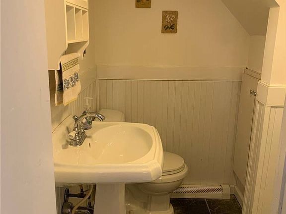 3rd image of 1048 Delaware Ave