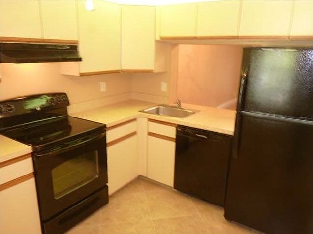 2nd image of 3845 Carambola Cir N