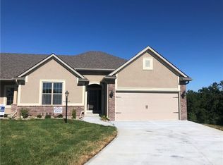 4810 Stonebridge Dr W, Saint Joseph, MO 64505