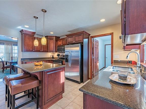 5th image of 1355 Samantha Way