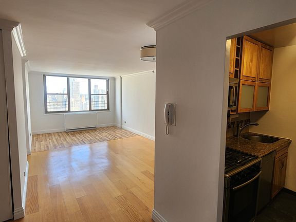 4th image of 301 E 79th St APT 32F