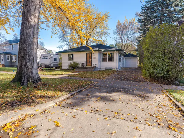 825 N 2nd St, Bismarck, ND 58501